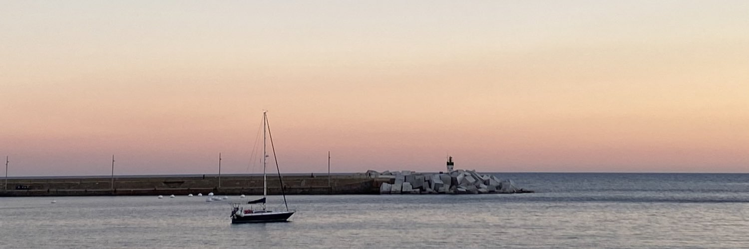 B banner