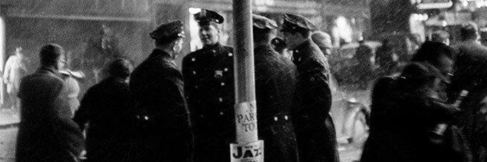 Un policía en Wall Street banner