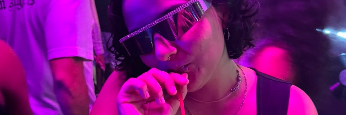 larajujux's profile banner image
