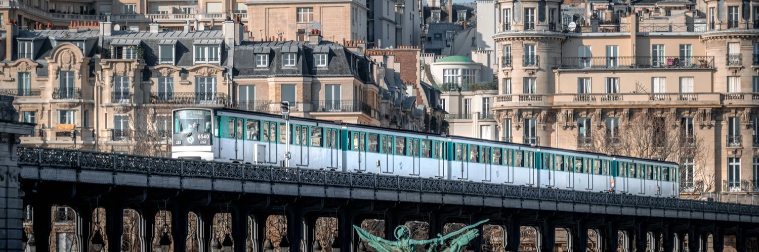 aoife 🎧🌸 banner