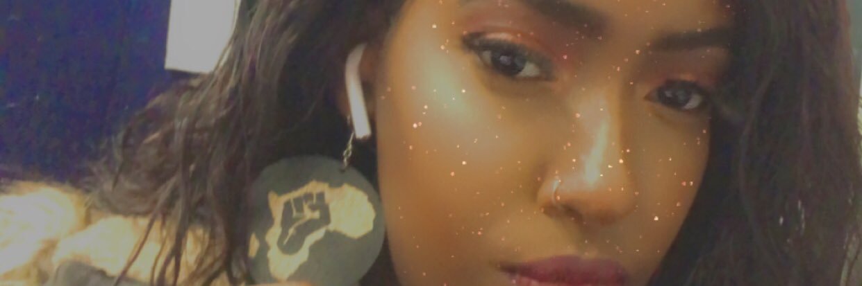 Chrissyonlinee's profile banner image