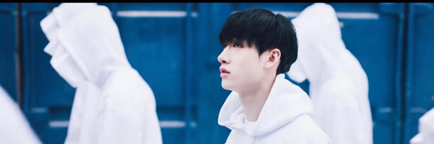 aom52662115's profile banner image