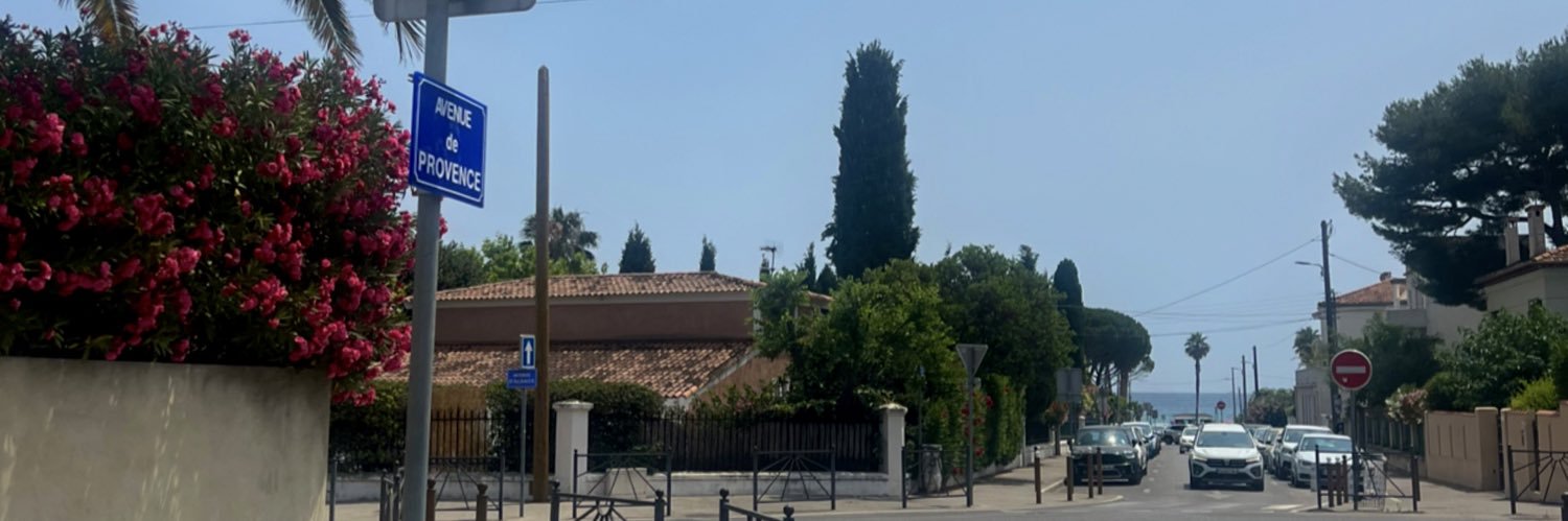 léana banner