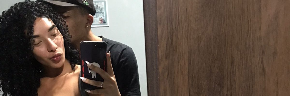 V N banner