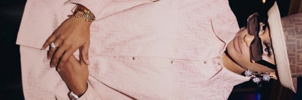 Kiss Khriss 🧁's banner