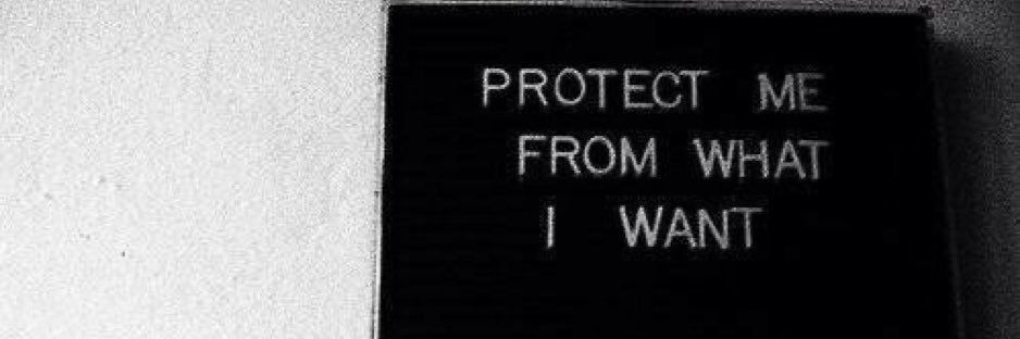 W banner
