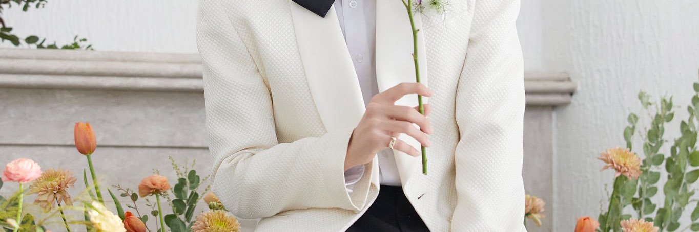 lip. banner