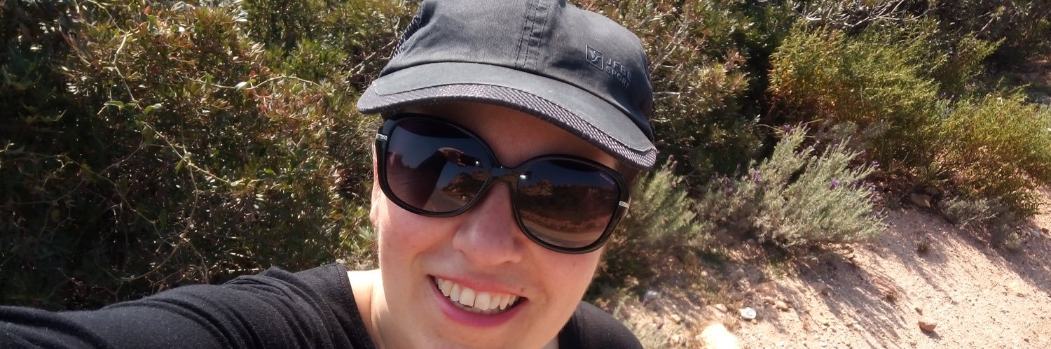 Isabella 🕊 banner