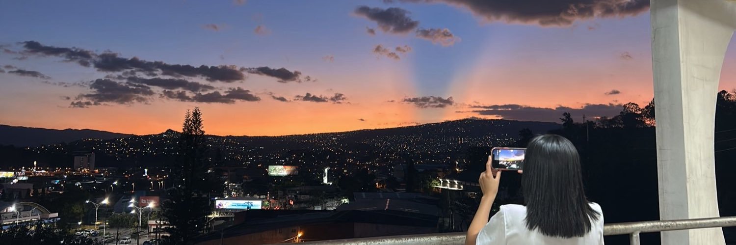 verozoar's profile banner image