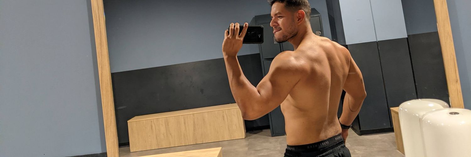 Adrián (feat. Sabrina Carpenter) banner