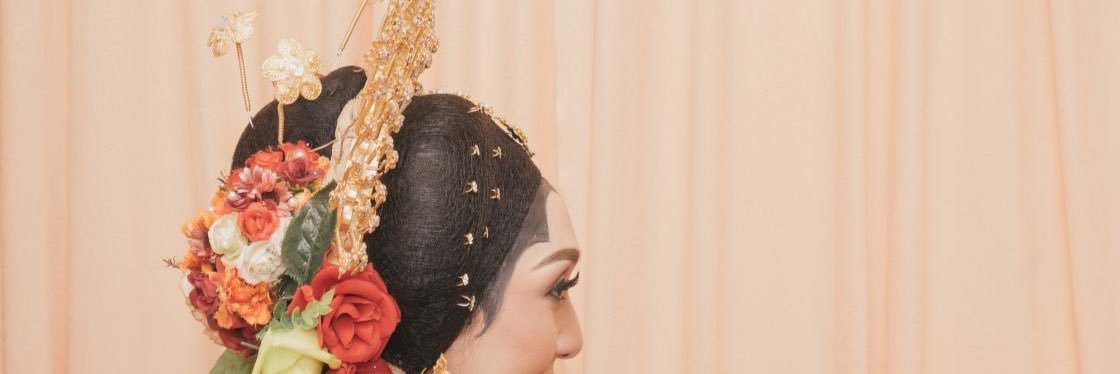 Triana Sari banner
