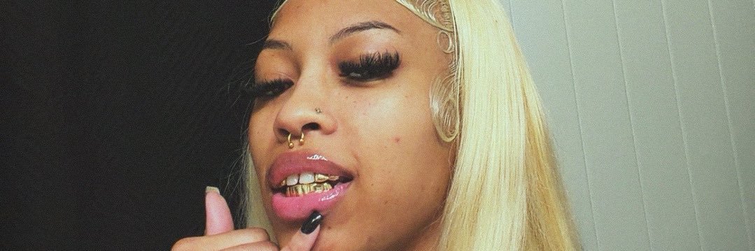 Thefemaleoffset's profile banner image
