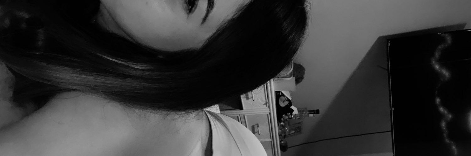 anavaleeee's profile banner image