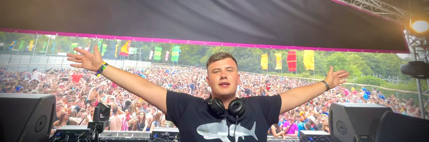 Lee James banner