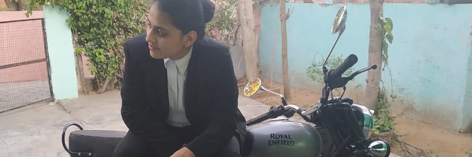 AdvKarishmaSoni's profile banner image