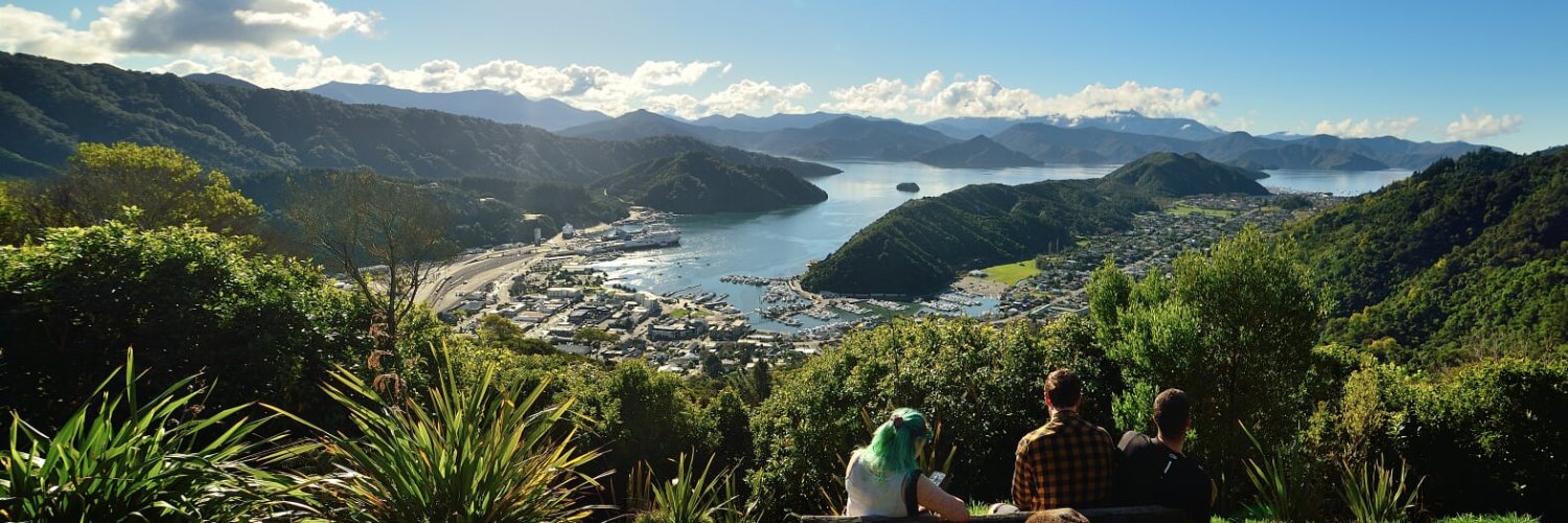 Lucy Henshall (she/her) banner