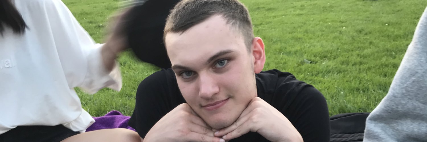 _hollyhardaker's profile banner image