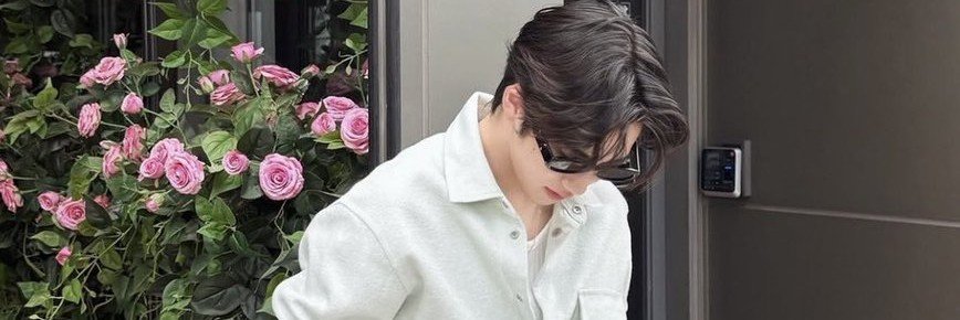 ratchaneekorn74's profile banner image
