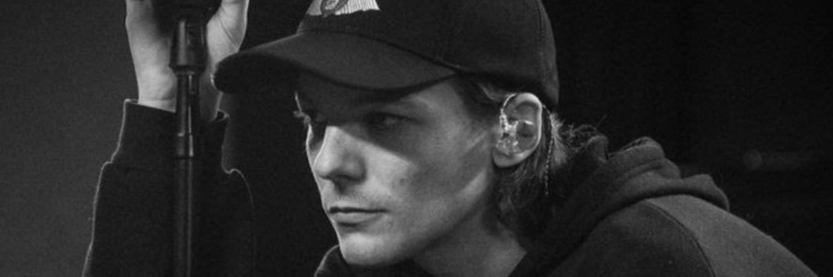 uklovha's profile banner image
