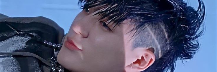 adira🦋 banner