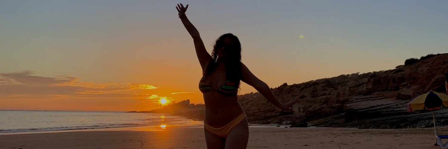 QueenWiii's profile banner image