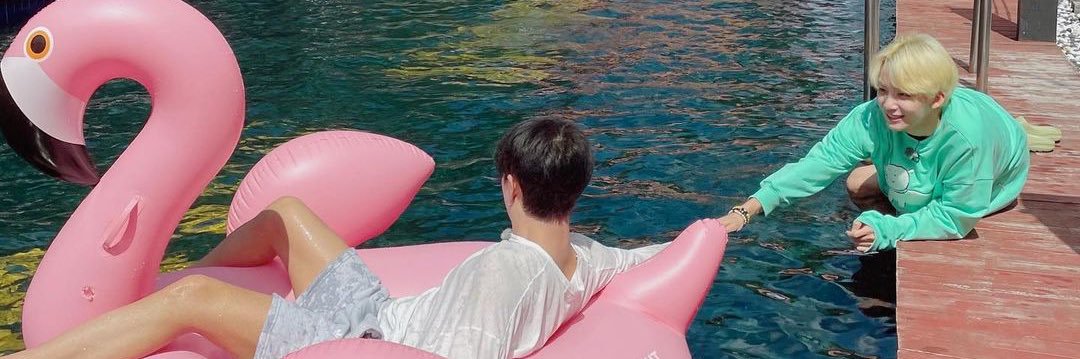 저화질의 윤홋 banner