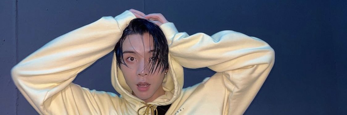 𝐯𝐚𝐥𝐞𝐧𝐭𝐢𝐧𝐞. banner