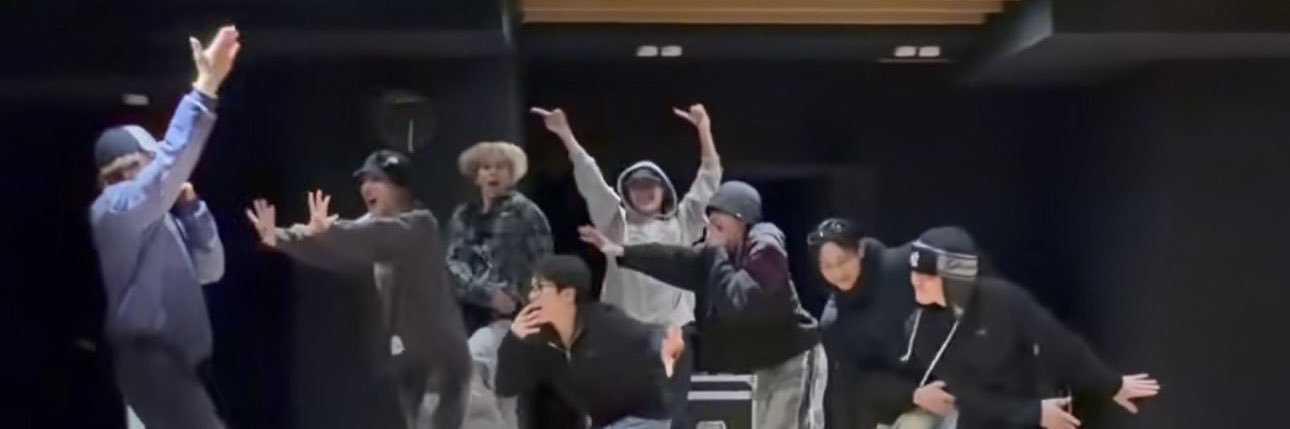 🍓こっちゃん🐧💜- ̗̀📦 ̖́- banner