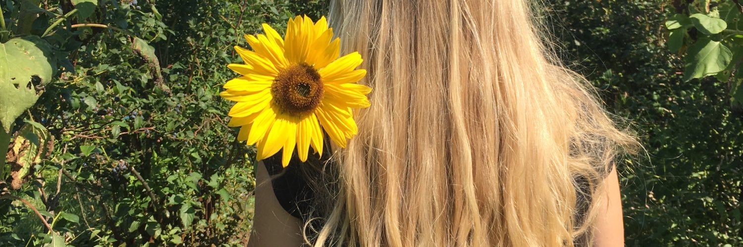 Hannah__Holmes's profile banner image