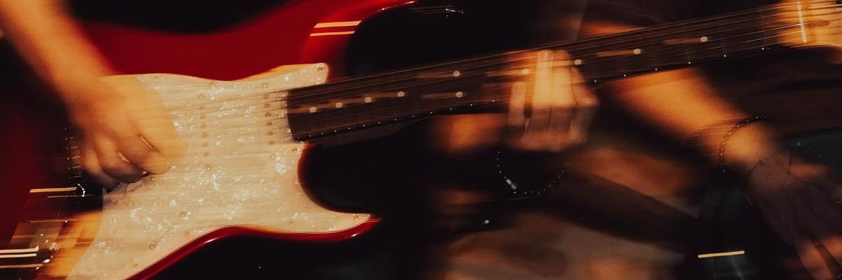 b’ banner