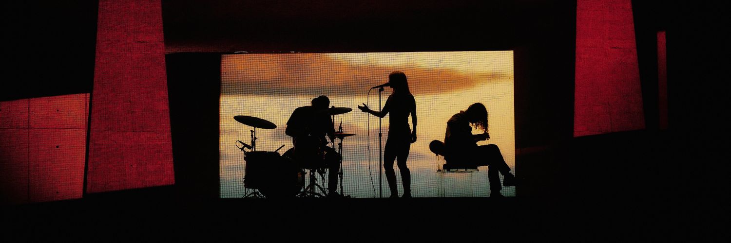 Liz 🥀's banner