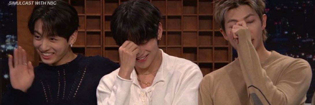 chloe⁷ saw BTS banner