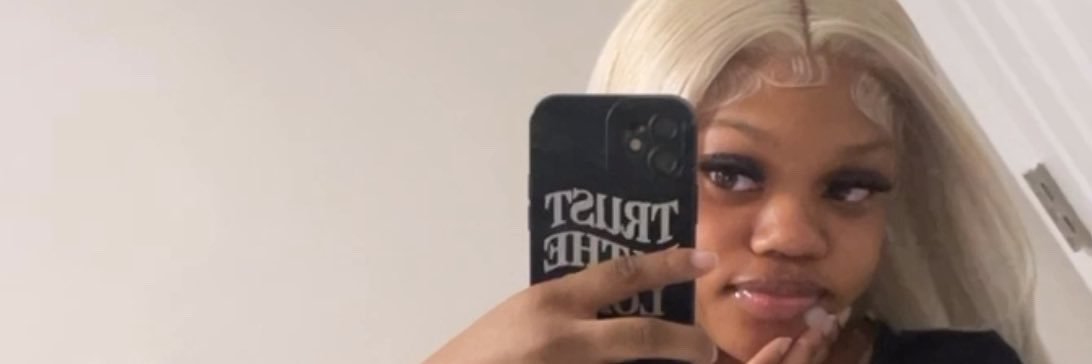 2muchtasia's profile banner image