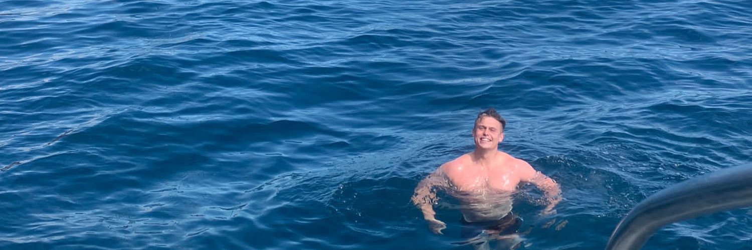 hzzer14's profile banner image