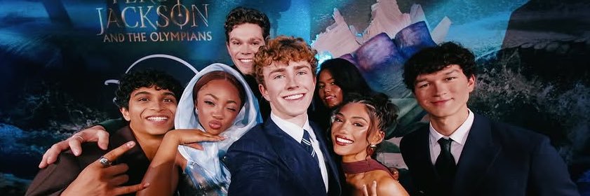 p_larissa's profile banner image