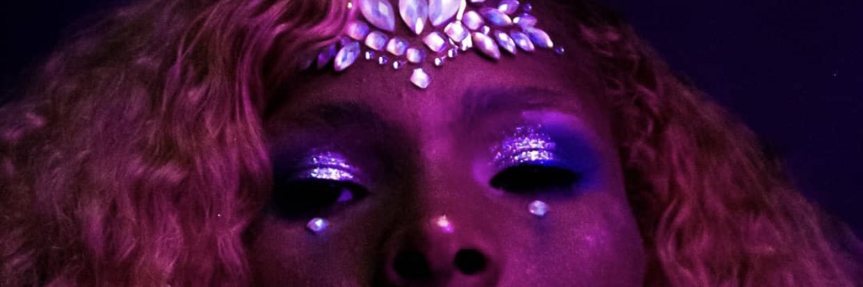 claradama3's profile banner image