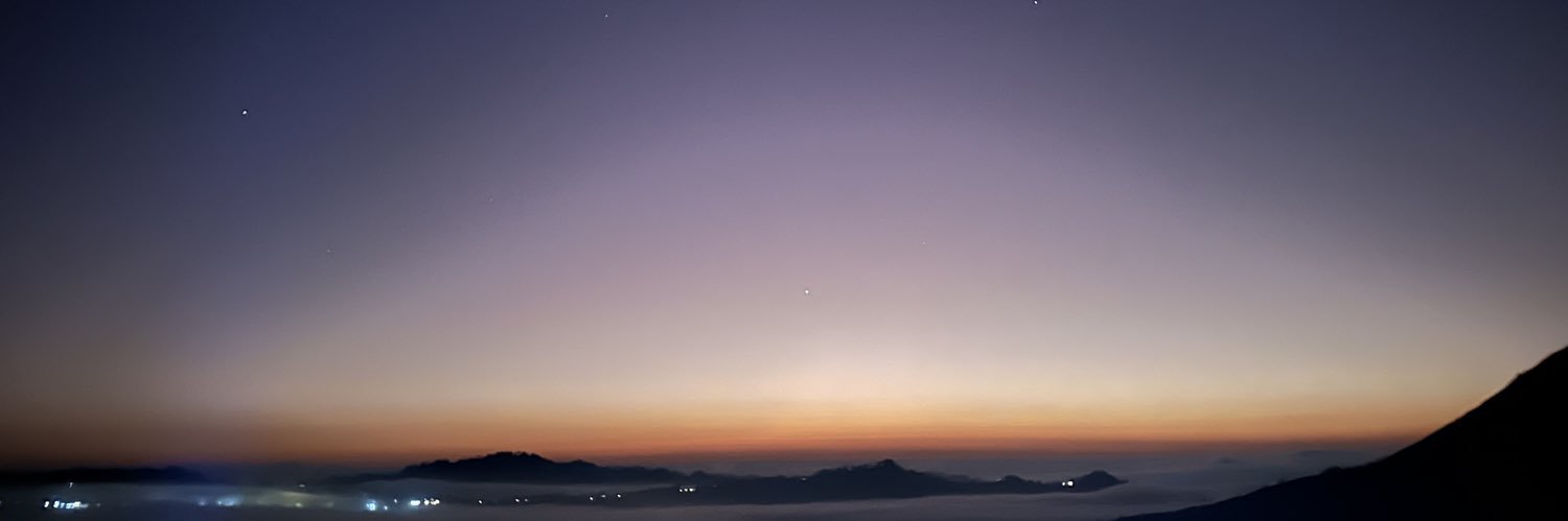 artineee's profile banner image