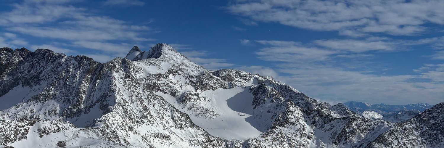 Simon Martinek banner