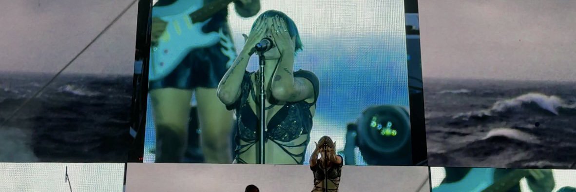 Kris 🤍💫 banner