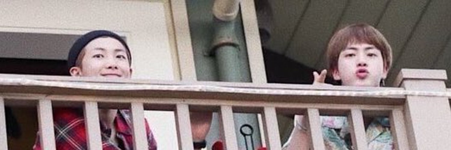dchaewita's profile banner image