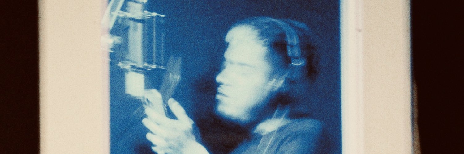 officialamorei's profile banner image