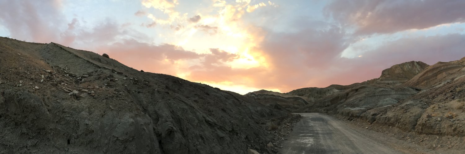 Kneedecker's profile banner image