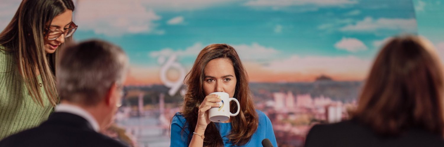 𝐐𝐔𝐄𝐄𝐍 banner