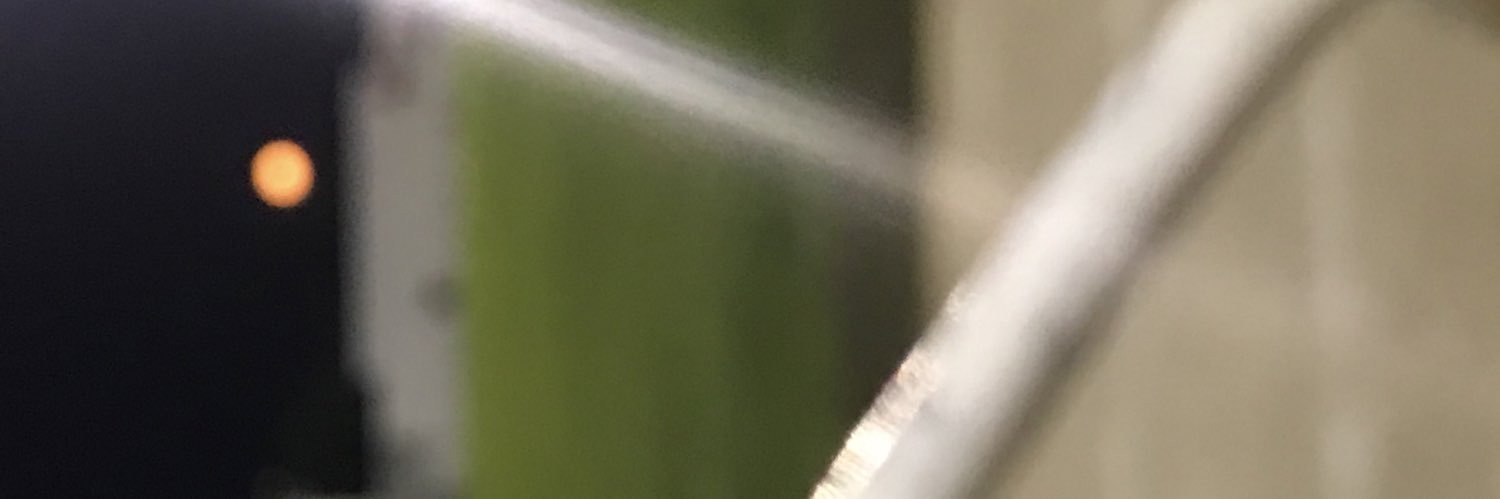 astronauta solitário 🧑🏾‍🚀🪐 banner