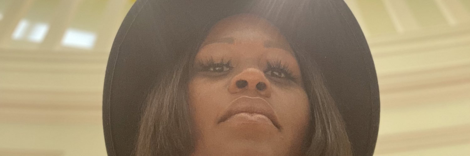 shes1of1's profile banner image