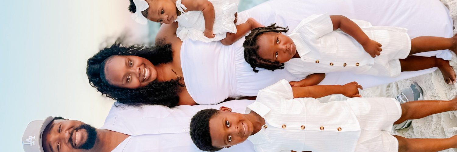 llarose_'s profile banner image