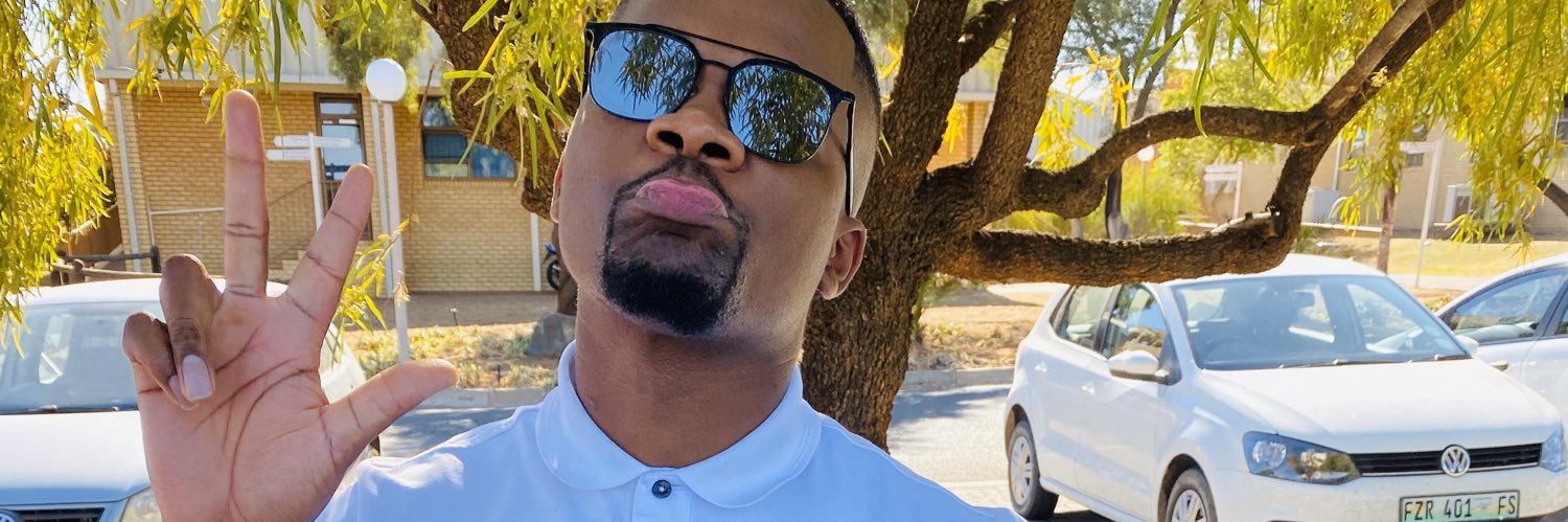 OrebotsweM's profile banner image