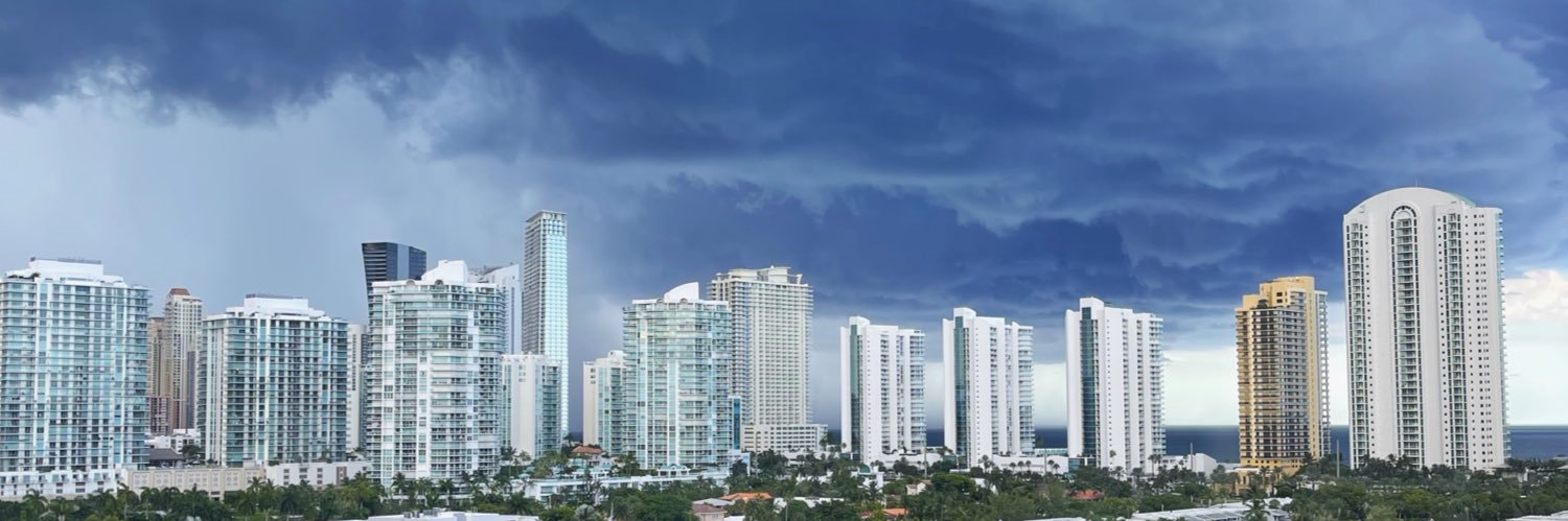 Mike Miami🍑🌴 banner