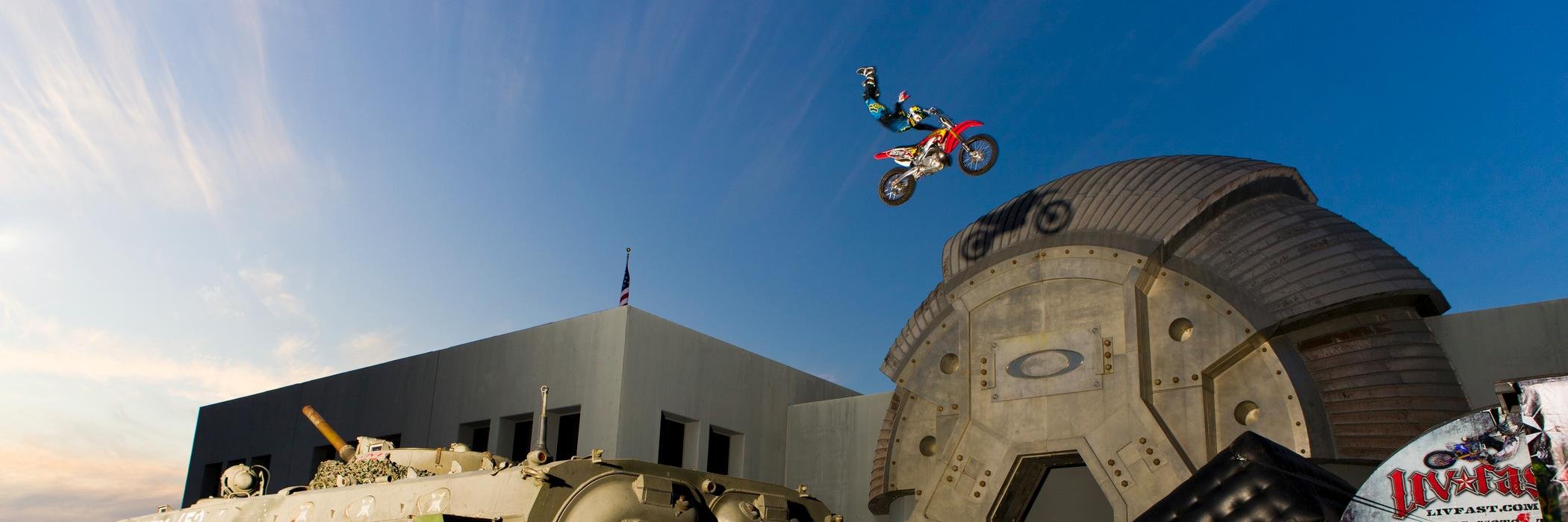 oakley_br's profile banner image