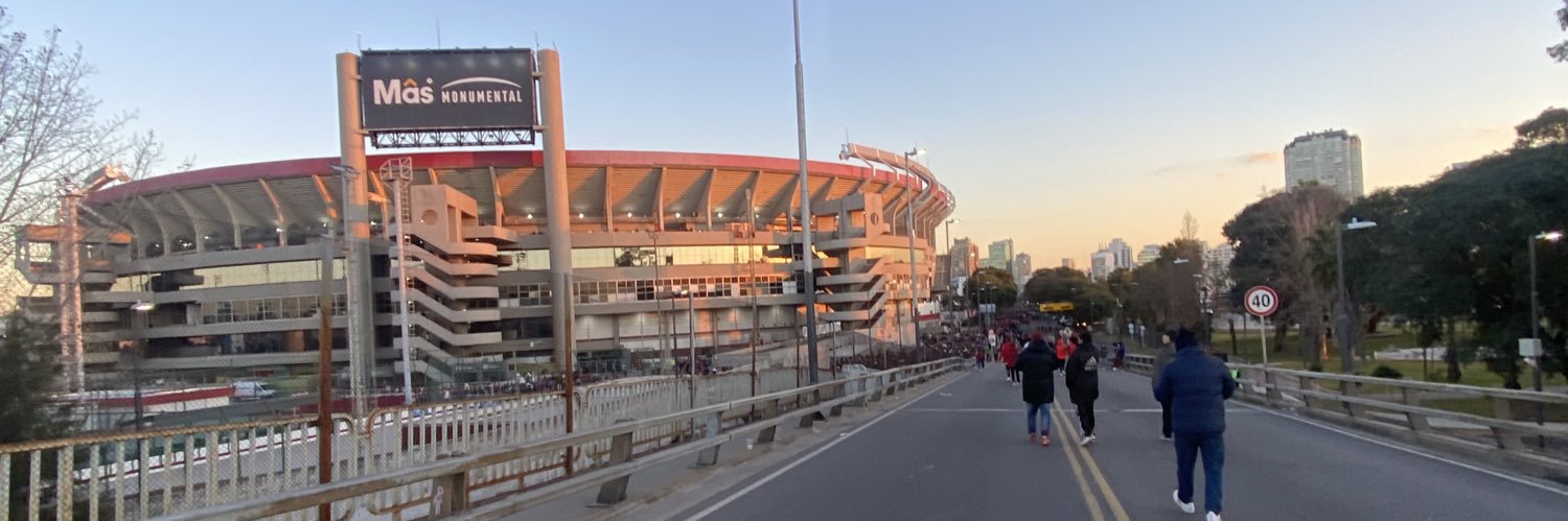 valenviegas_'s profile banner image